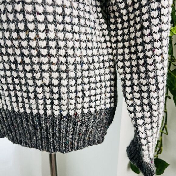 Expressions Gray & White Heart Wool Blend Stretchy Cozy Knitted Sweater Large - Picture 4 of 8